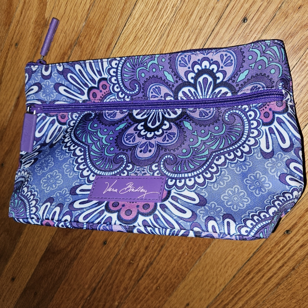 LIKE NEW Vera Bradley Cosmetic Bag in Lilac Tapestry